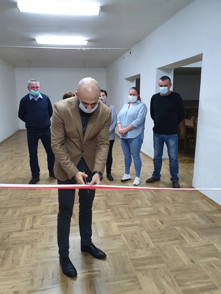 Przecinanie wstęgi